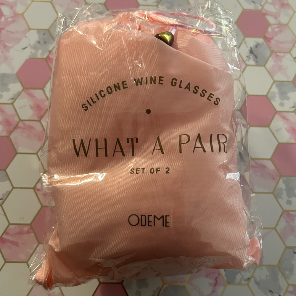 Odeme Set of 2 Silicone Wine Glasses in Blush Pink